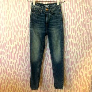 ⚡️MAKE A OFFER⚡️ Denizen Levi’s 0 High-Rise Jegging AcidWash